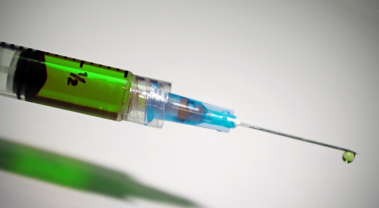 情侣接种HPV疫苗，守护彼此的健康之爱